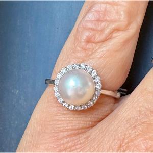 White Gold Ring With Cultured Pearl And Diamonds