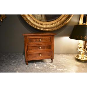 Louis XVI Style Commode De Maître