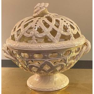 Wedgwood, Openwork Chestnut Covered Pot, Earthenware, 19th C.