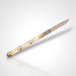 Folding Knife In Gold And Mother-of-pearl, Late 18th Century