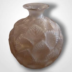 René Lalique (1860-1945), Ormeaux Model Vase, 20th Century