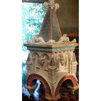 Une niche en terre cuite polychrome