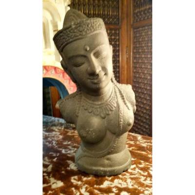 Un Buste d'Apsara Khmer , 11_ème-13-émé Siècle