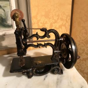 Late 19th Century Miniature Travel Sewing Machine 