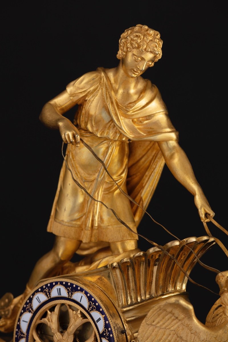 Importante pendola in bronzo dorato e finemente cesellato rappresentante Ganimede su un carro-photo-3