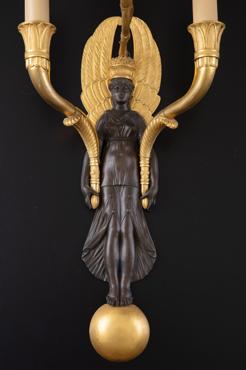 Coppia di appliques neoclassiche