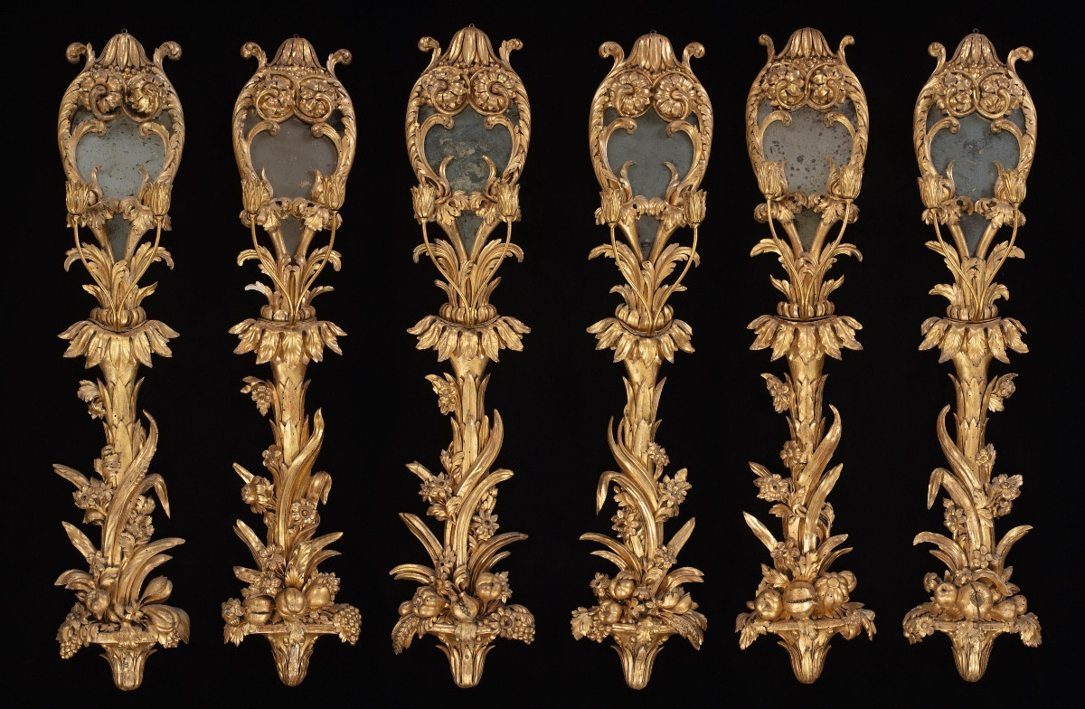 Sei appliques da palazzo in legno dorato scolpito e vetro