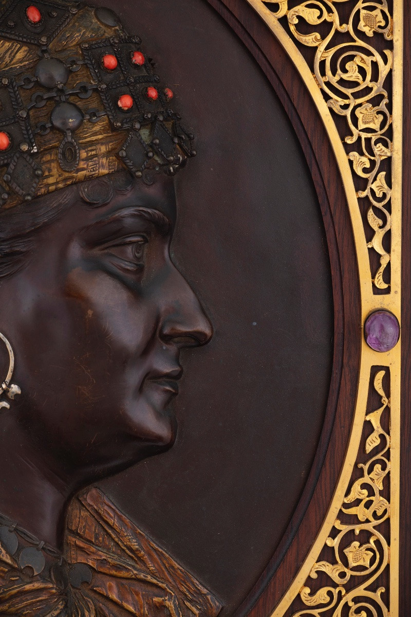 Émile Guillemin (1841-1907), “Profilo di donna orientale in bronzo con patina e smalti”-photo-2