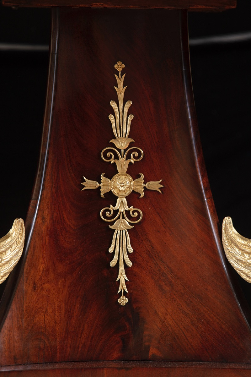 Importante tavolo da centro in piuma di mogano con piano in marmo, prima metà del XIX secolo-photo-4