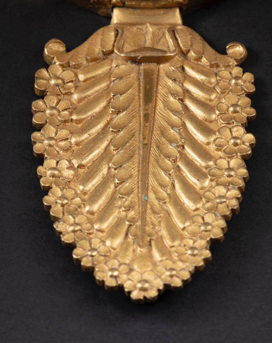 Coppia di appliques a mongolfiera in cristallo e bronzo dorato e cesellato a cinque bracci-photo-2