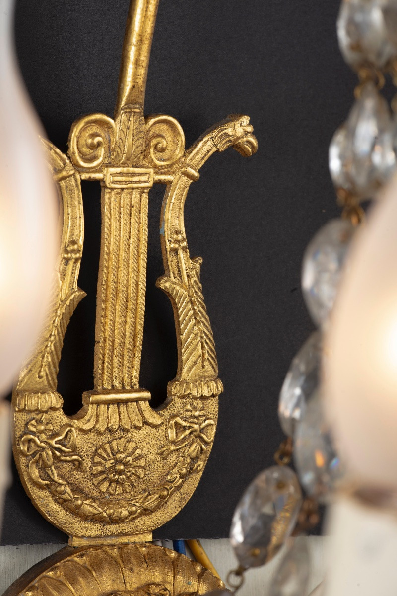 Coppia di appliques a mongolfiera in cristallo e bronzo dorato e cesellato a cinque bracci-photo-5