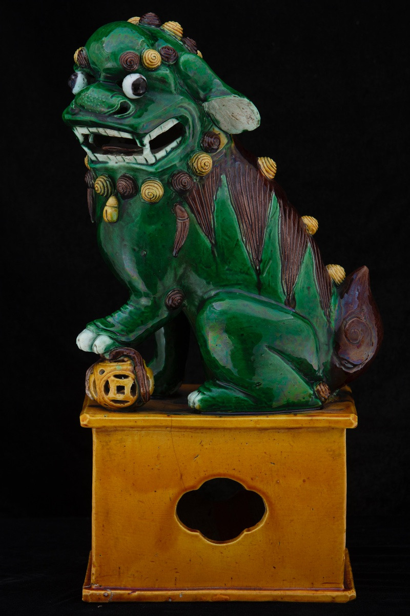 Coppia di grandi cani di Pho in ceramica invetriata Sancai, Cina, XIX secolo.-photo-1