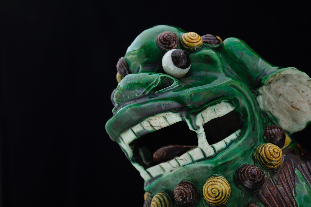 Coppia di grandi cani di Pho in ceramica invetriata Sancai, Cina, XIX secolo.-photo-7