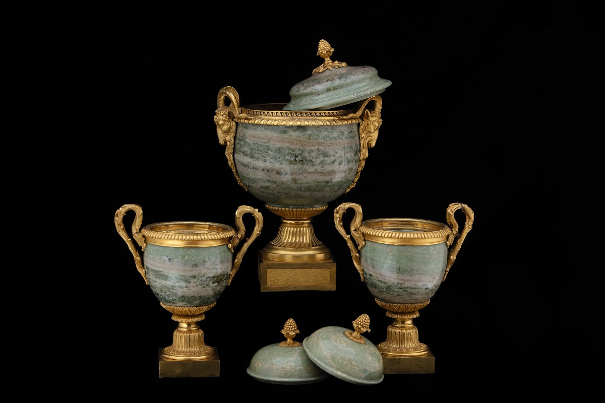 Trittico di vasi in marmo verde di Svezia e bronzo dorato, Francia, metà del XIX secolo-photo-2