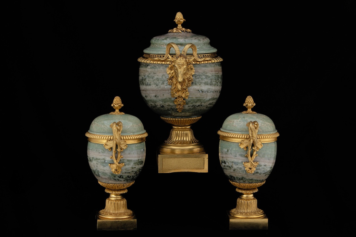 Trittico di vasi in marmo verde di Svezia e bronzo dorato, Francia, metà del XIX secolo-photo-4