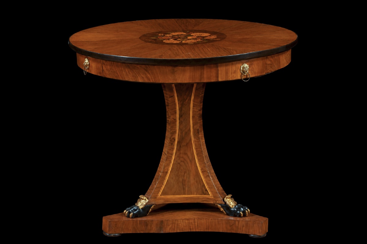 Gueridon in noce di Carlo Francesco Maggiolini, Lombardia, 1824.