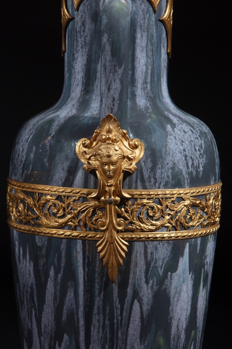 Paire De Vases En Porcelaine Dans Les Tons De Gris Chiné Et Décorations En Bronze Doré-photo-4