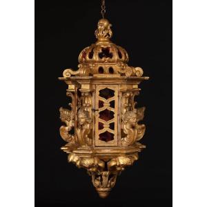 Coppia di antiche lanterne in legno dorato finemente scolpito 