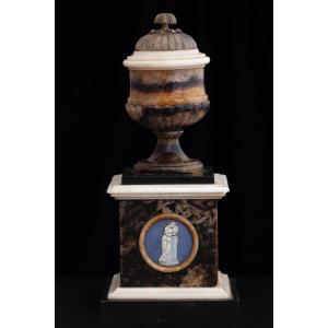 Collezione di quattro vasi in Blue John, inizio del XIX secolo.