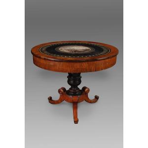 Tavolo da centro lastronato in noce con piano in scagliola decorato, manifattura Della Valle