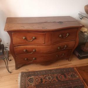 Beautiful Tomb Commode In Cherry 18th Century
