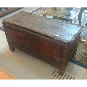 Very Old Chest (early 17th Century) With Its Original Key And Lock