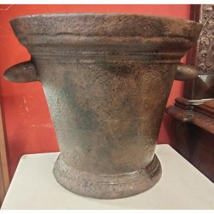 Large 17th-century Cast-iron Mortar
