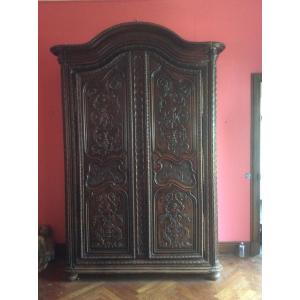 18th Century Wardrobe In Finely Carved Walnut 