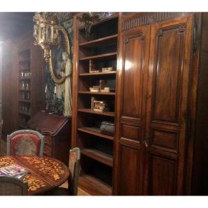 Important Walnut Wood Paneled Library - 19th Century