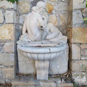 Garden Fountain And Its Basin, Late 19th And Early 20th Century