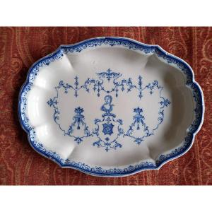 Moustiers XVIIIe : Large Dish " à La Berain "