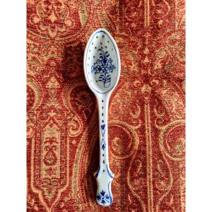 Early 19th Century Chinese Porcelain Olive Spoon 