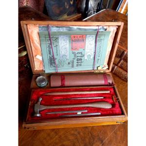 Circa 1900 . Lefranc & Bourgeois.  Tin Engraving Set