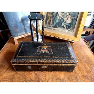 Late XVIIIe. Leather-covered Case With A Cardinal's Coat Of Arms