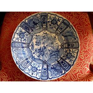 XVIIe Siecle .large Dish In Delft Earthenware In The Style Of Chinese Kraak Porcelains.