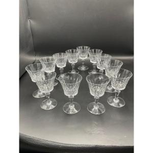 Twelve Piccadilly Model White Wine Glasses In Clear Crystal From Cristallerie De Baccarat.