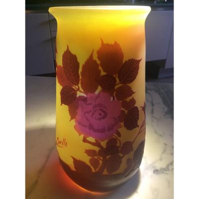 émile-gallé Vase In Multilayer Glass Cleared With Acid Decorated With Roses On A Yellow Background.