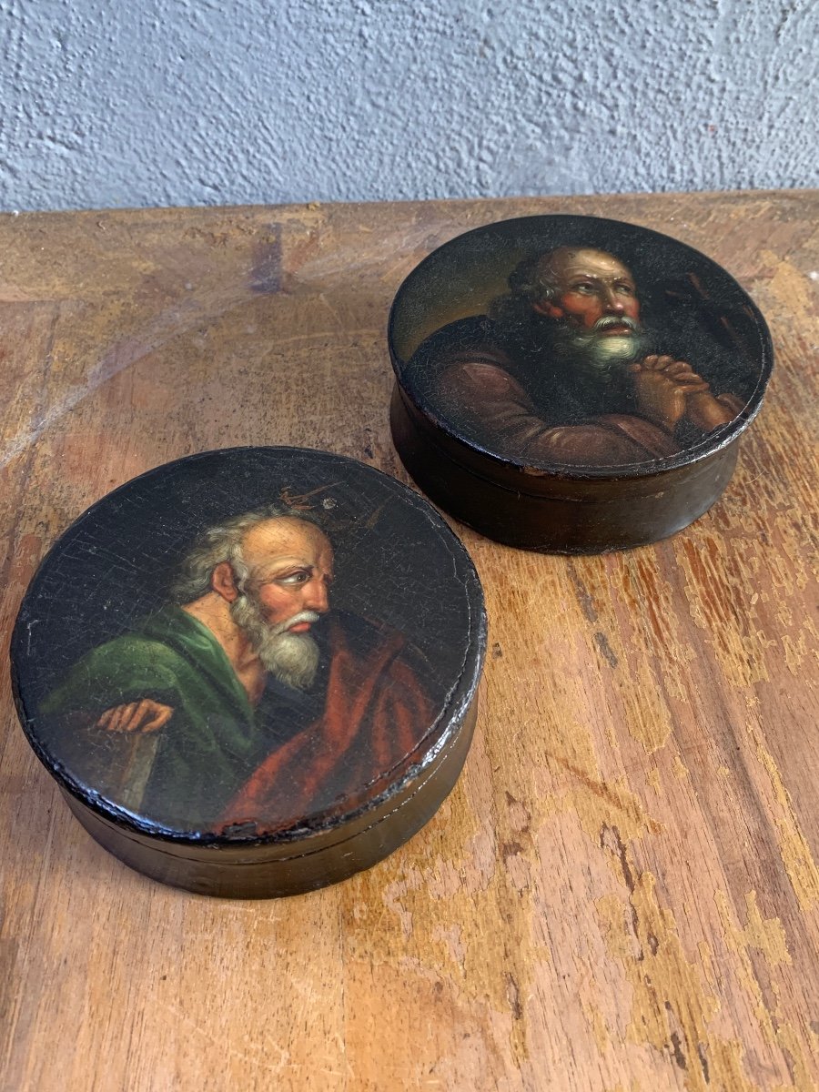 2 scatole in legno dipinto raffiguranti Santi