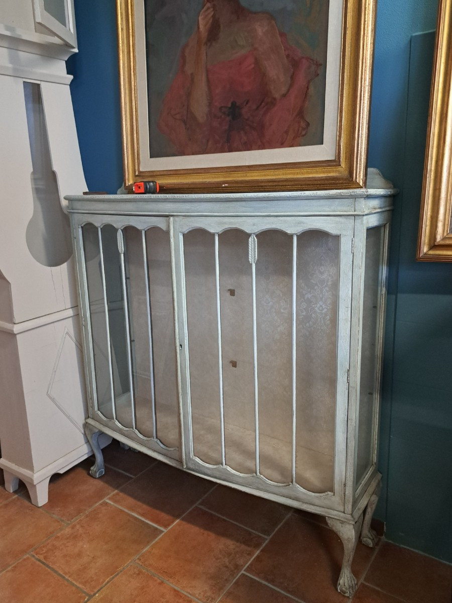 Vetrina laccata e bombata dell" Ottocento