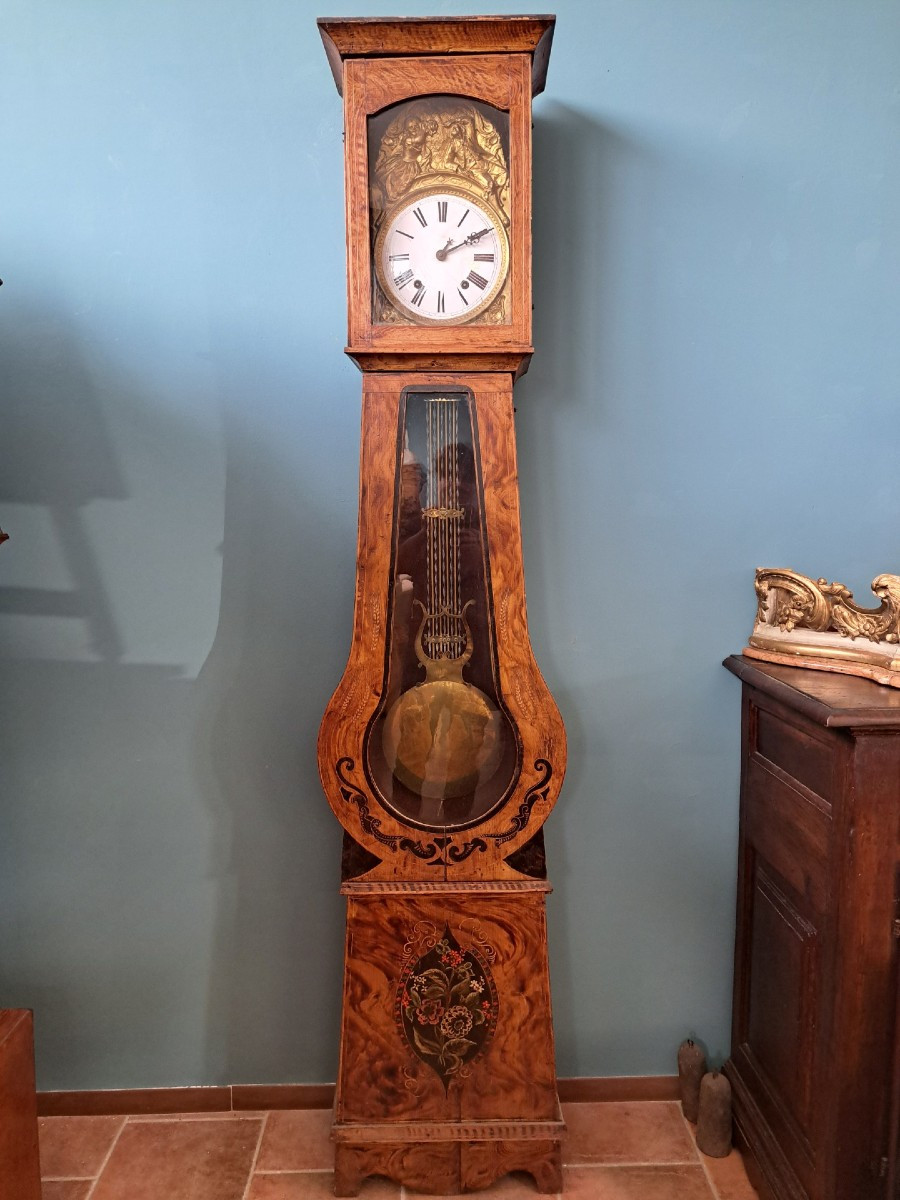 Orologio a pendolo laccato dell'Ottocento