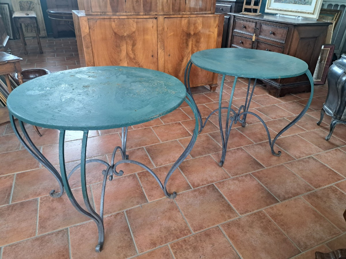Coppia di tavoli rotondi in ferro