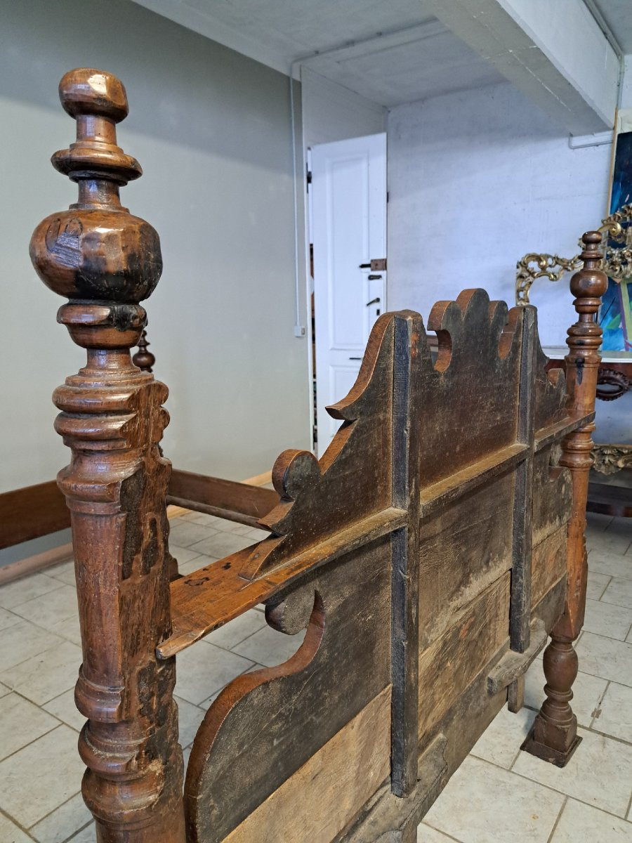 Letto in noce con colonne del '600-photo-3