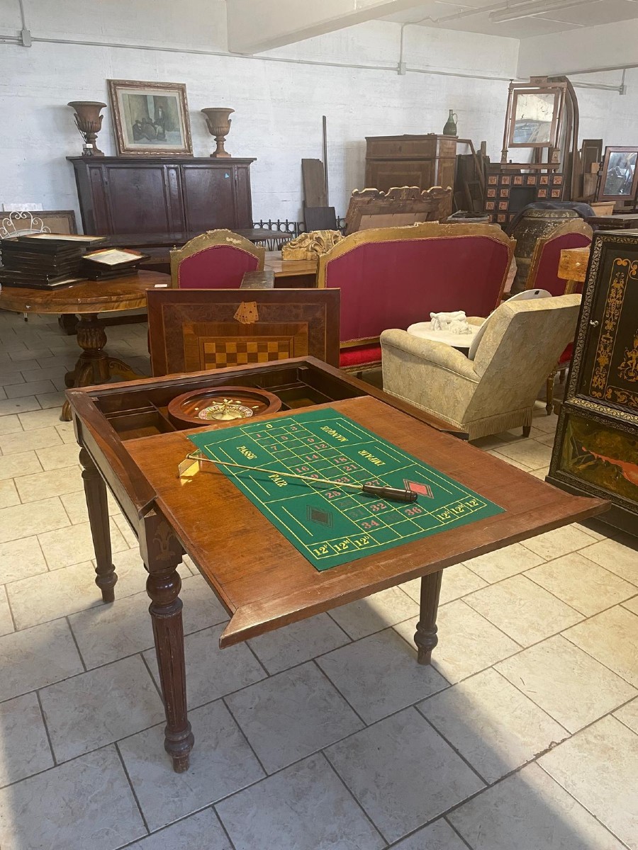  Tavolo da gioco intarsiato con roulette