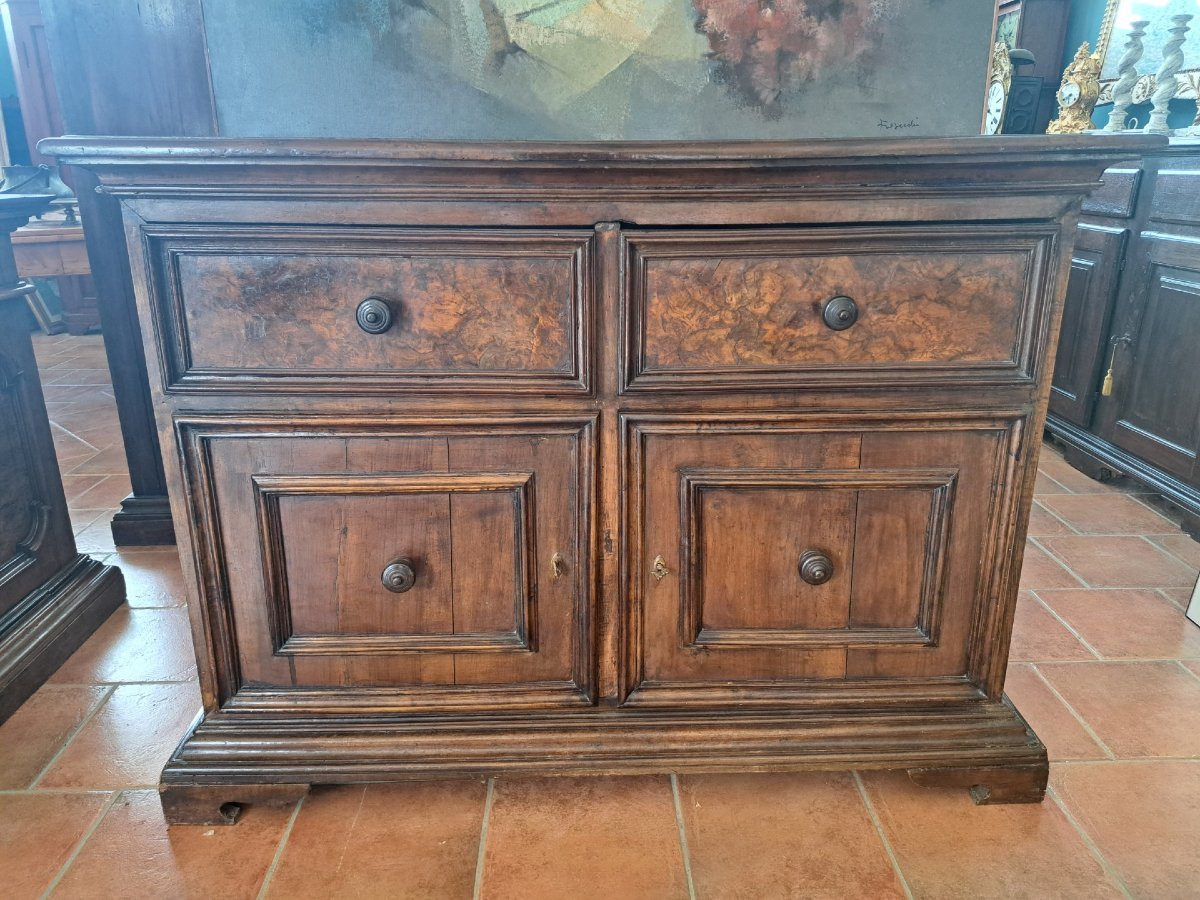 Credenza del '600 in noce-photo-2