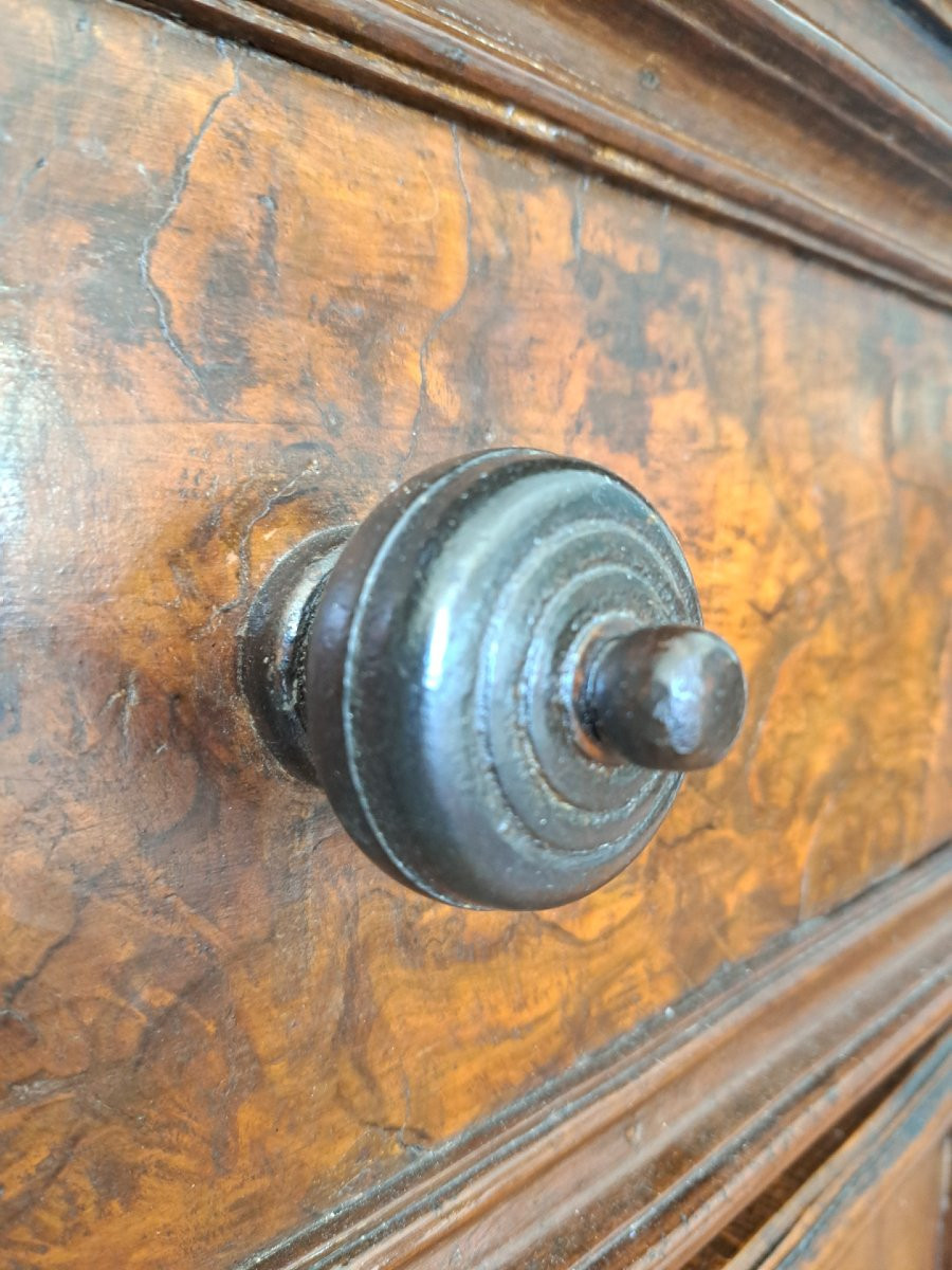 Credenza del '600 in noce-photo-1