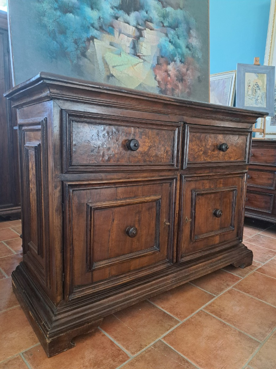 Credenza del '600 in noce