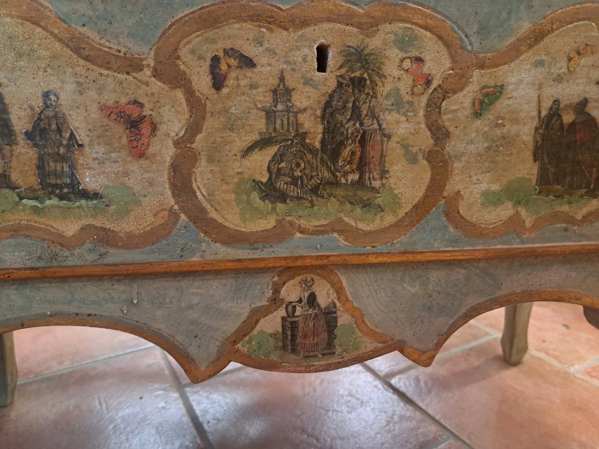 Comò dipinto con applicazioni in papier mâché-photo-1