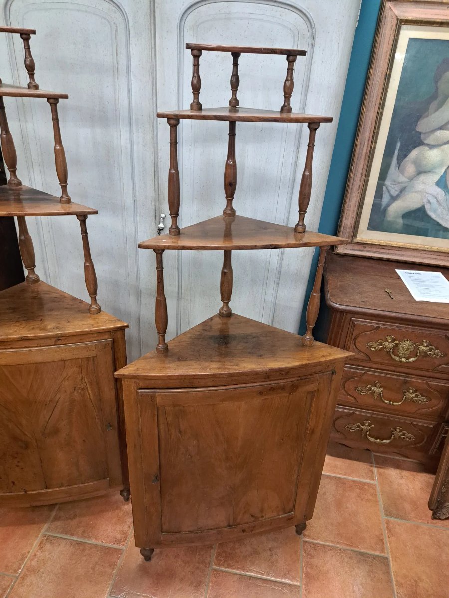 Coppia di angoliere bombate in noce biondo-photo-3