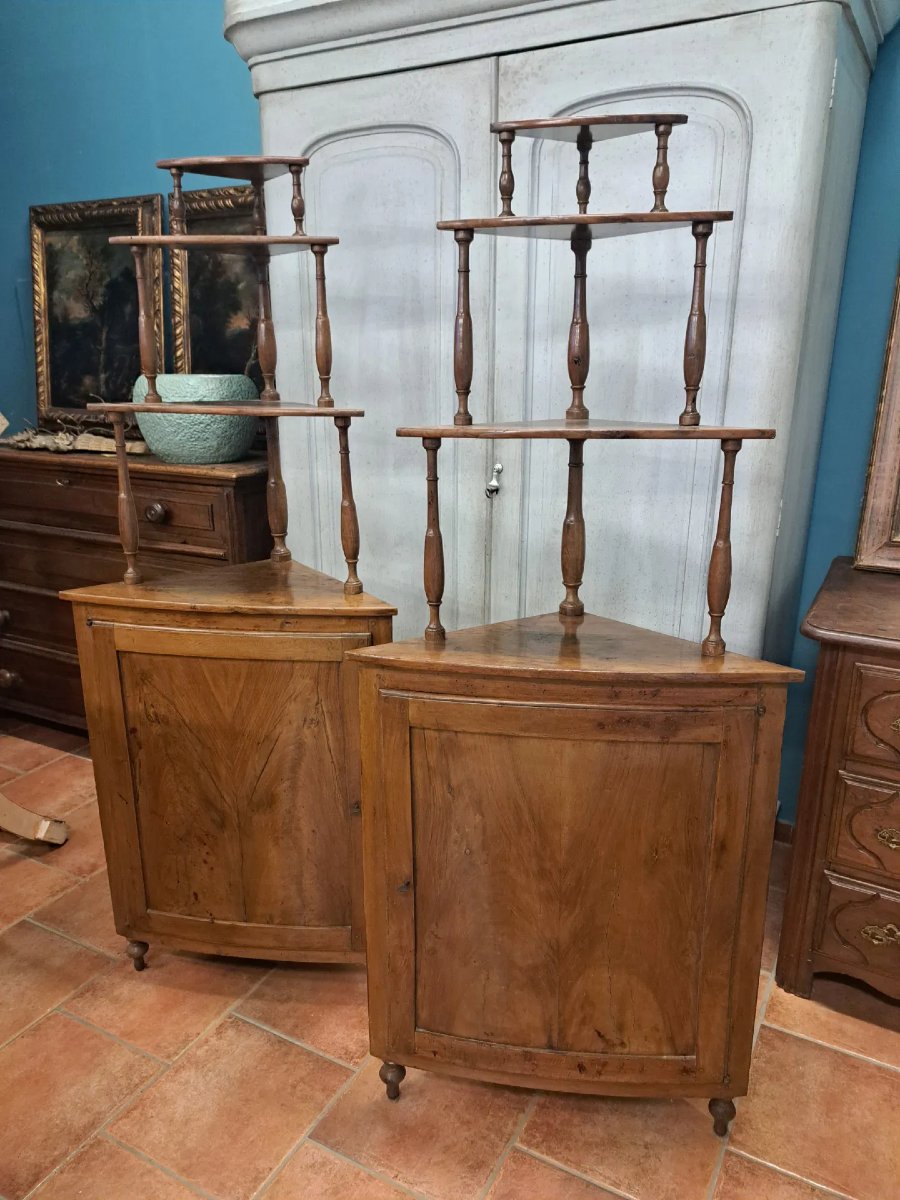 Coppia di angoliere bombate in noce biondo-photo-3