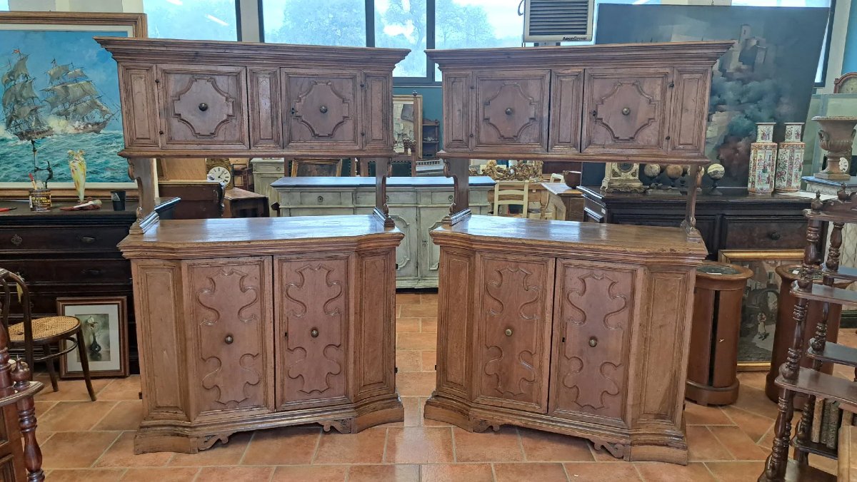 Coppia di credenze da sagrestia in noce filettato del "600-photo-2